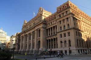 Pronunciamientos anteriores de la Corte Suprema. ¿Obligatorios o morales? Dossier con hipervínculos.