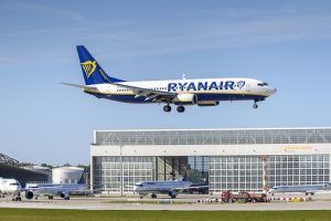 Líneas aéreas “low cost”. No te pueden facturar el equipaje de mano.