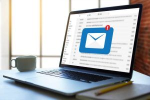 ¿Por qué no mando las demandas por mail a los clientes? (Breve reseña de sinsabores).