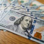 Compensación económica post divorcio: USD 240.000 y pago en dólares billete.