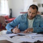 Sobreendeudamiento del consumidor y derecho a la propia quiebra: tutela constitucional frente a la insolvencia personal y créditos de consumo.